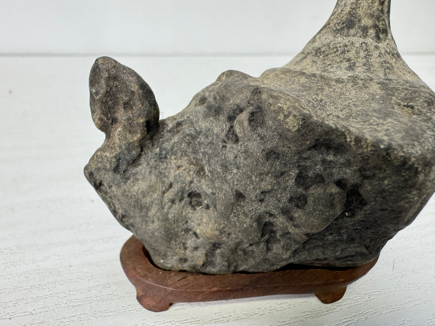 Y10285 OKIMONO Suiseki viewing natural stone wooden stand Japan antique interior