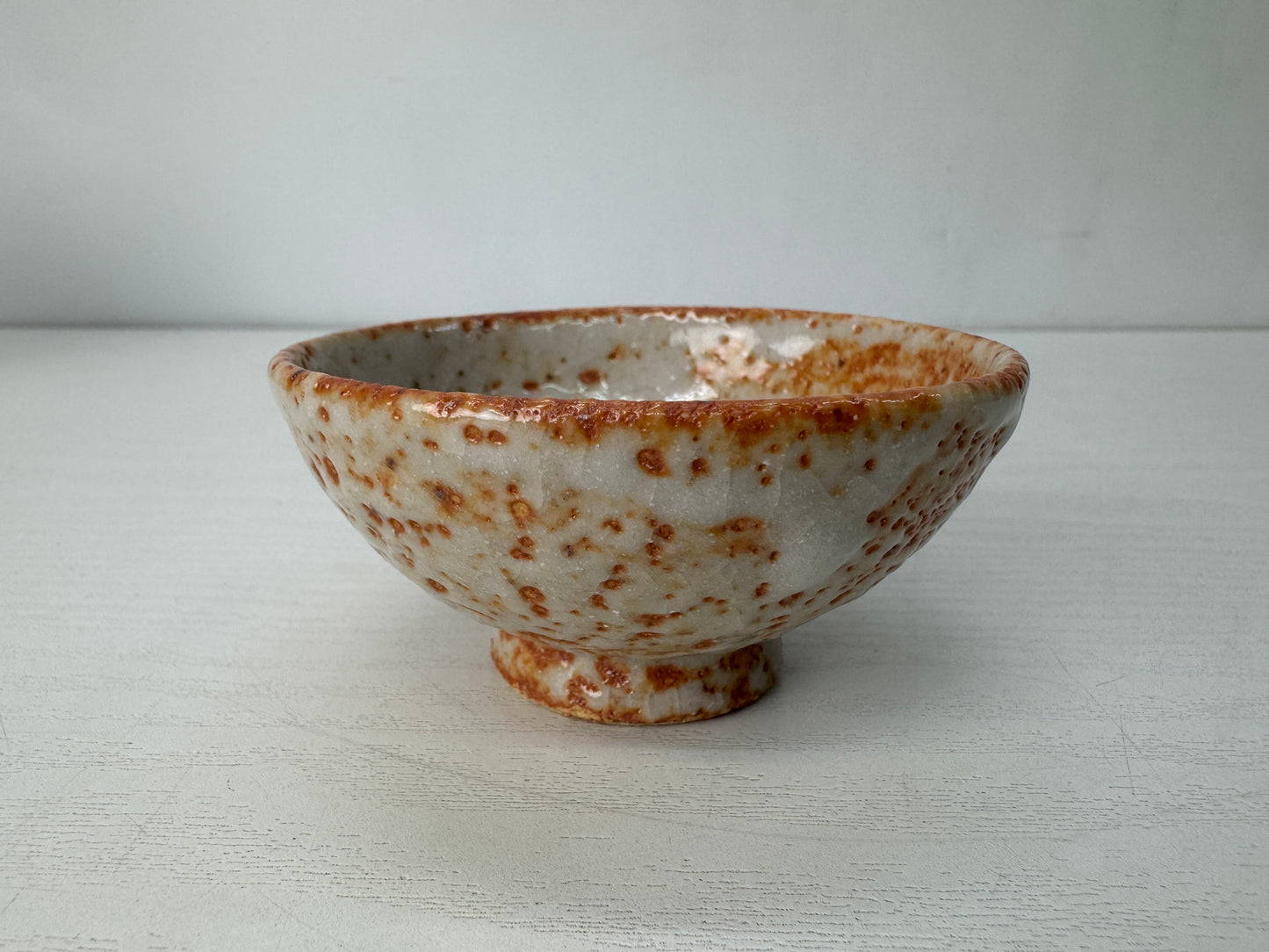 Y10295 CHAWAN Shino-ware sake cup signed box Japan antique sakazuki tableware