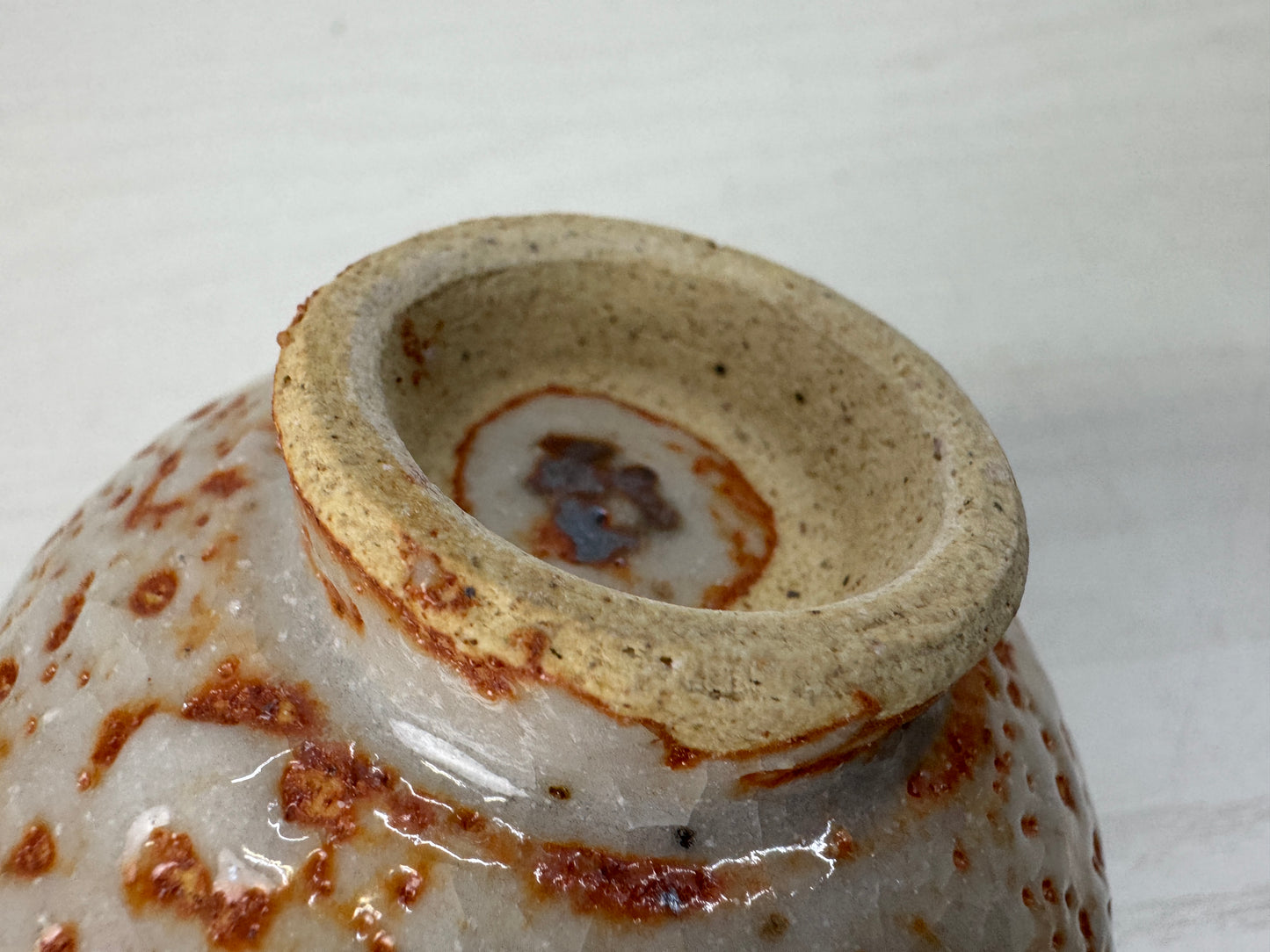 Y10295 CHAWAN Shino-ware sake cup signed box Japan antique sakazuki tableware