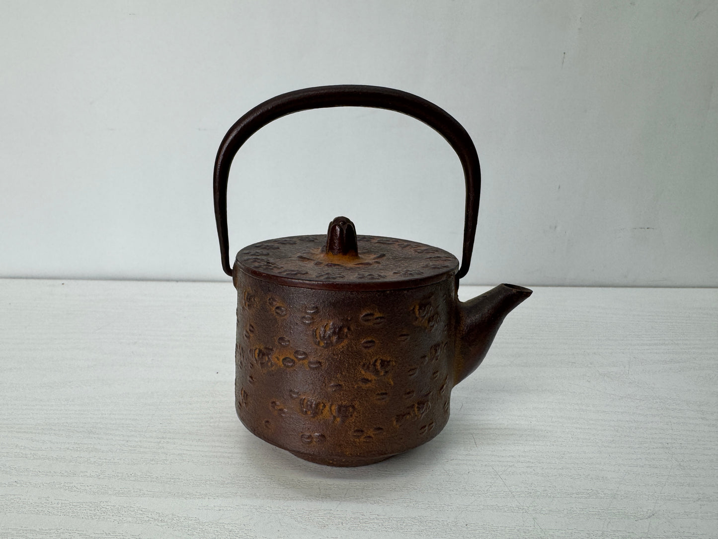 Y10297 TETSUBIN Iron small kettle teapot tea pot signed Sencha Japan antique