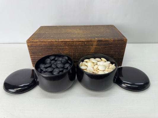Y10312 GO Clam shell Nachi black Igo stones box Japan antique strategy game