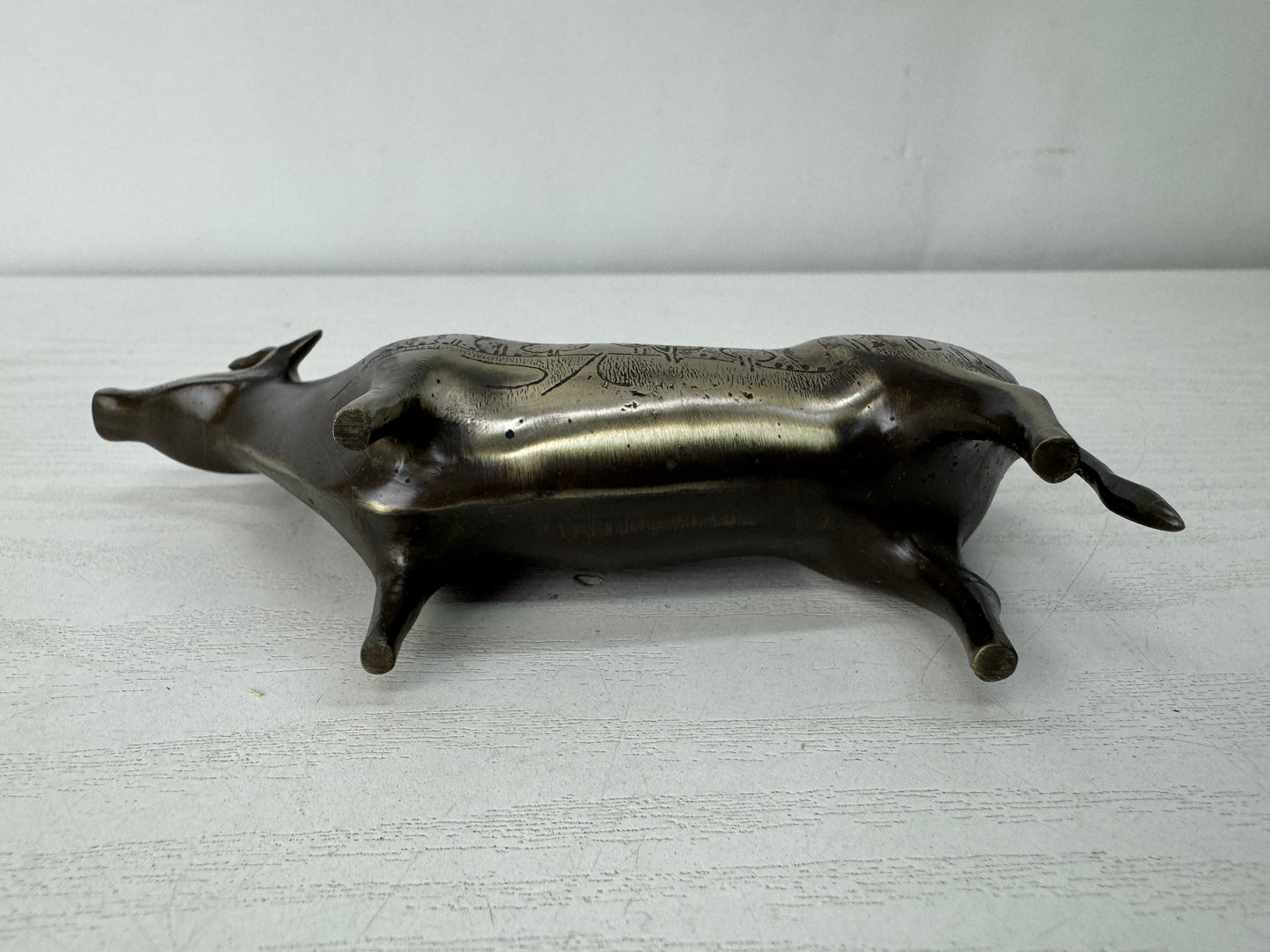 Y10342 OKIMONO Cow figurine figure glass case signed box Japan antique interior