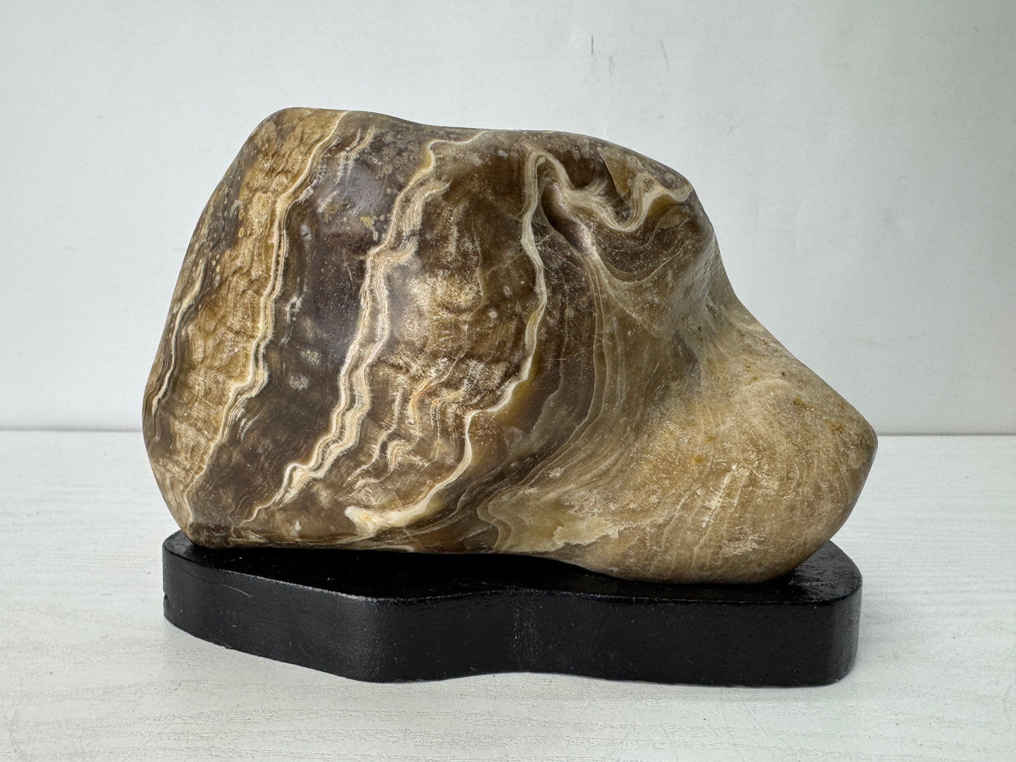 Y10347 OKIMONO Striped Agate natural viewing stone wooden stand Japan antique