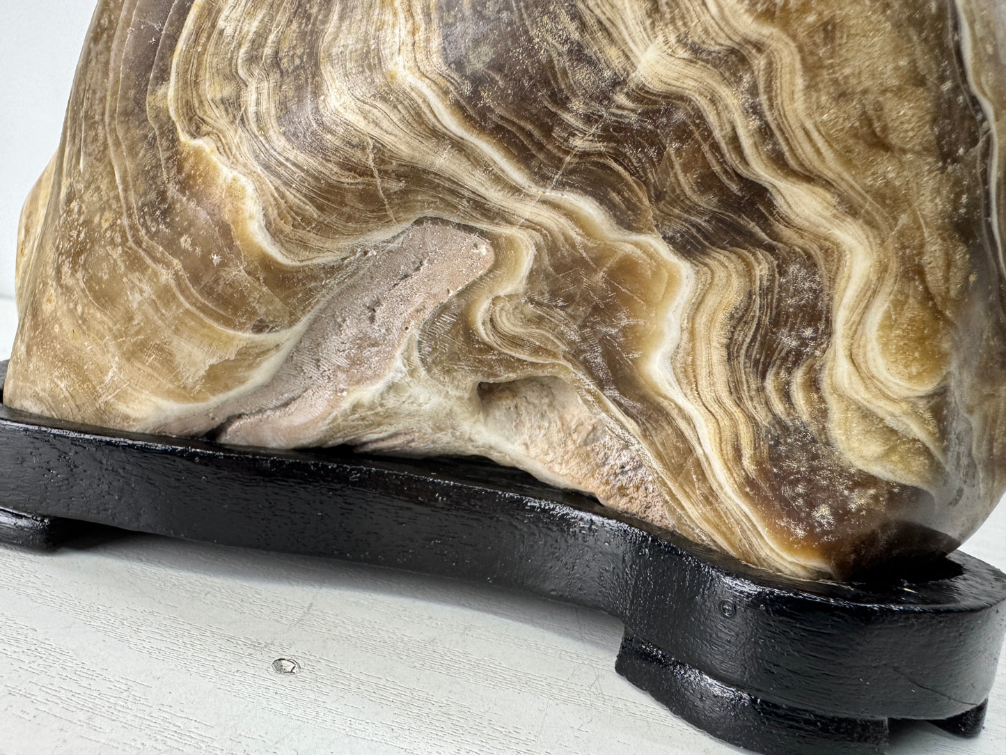 Y10347 OKIMONO Striped Agate natural viewing stone wooden stand Japan antique