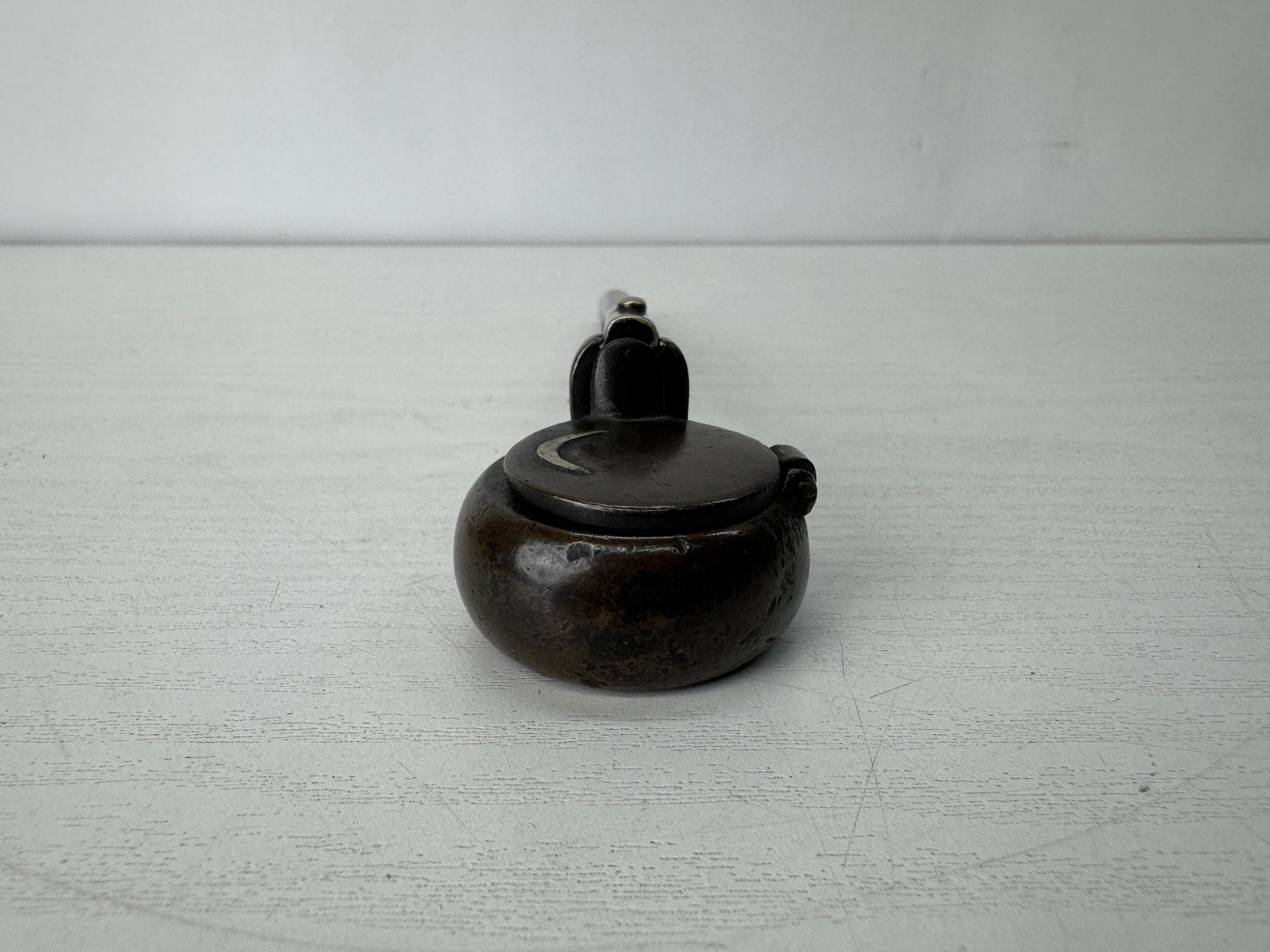 Y10364 YATATE Crescent moon signed Japan Ink Pen Holder antique Brush & Inkwell