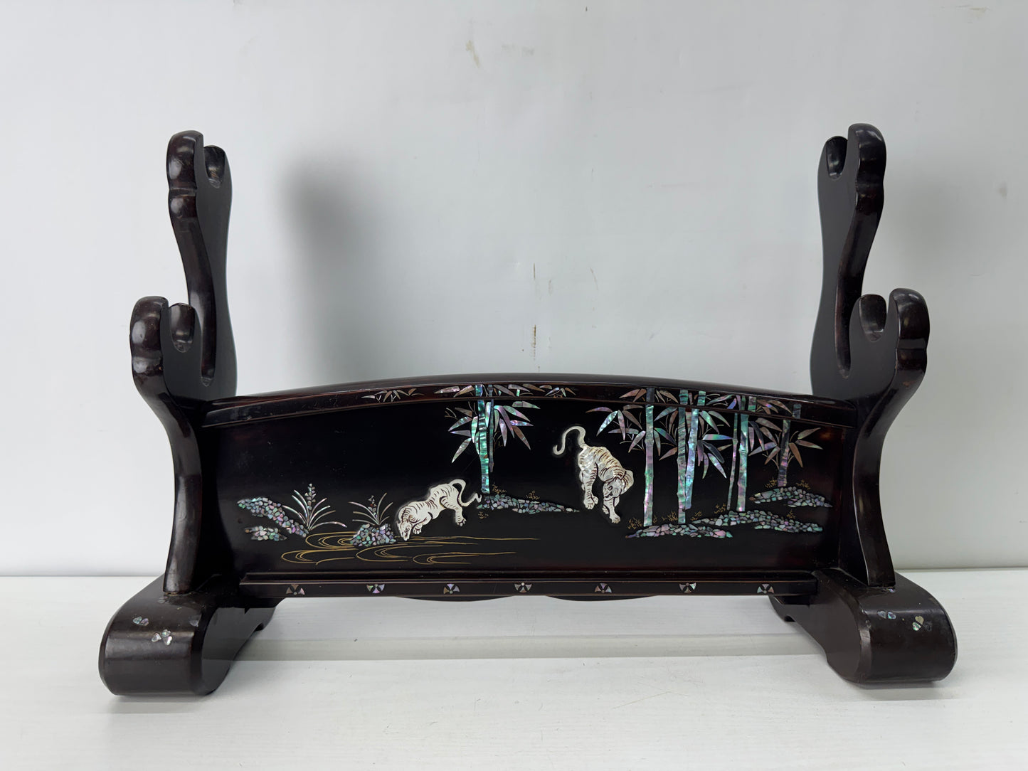 Y10372 OKIMONO Tiger Raden mother-of-pearl work Sword stand Japan antique decor
