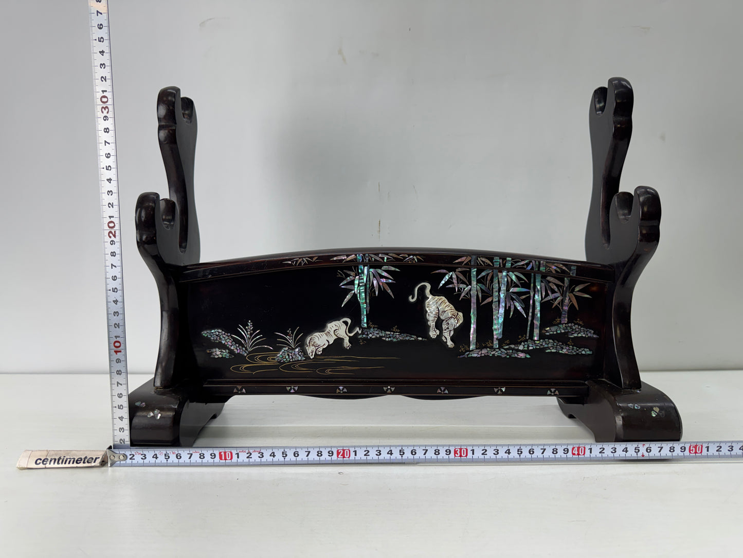 Y10372 OKIMONO Tiger Raden mother-of-pearl work Sword stand Japan antique decor