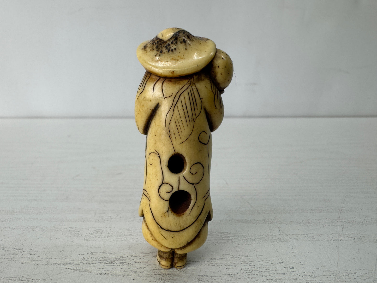 Y10386 NETSUKE Dutchman Kotsu material Japan antique kimono accessory sagemono