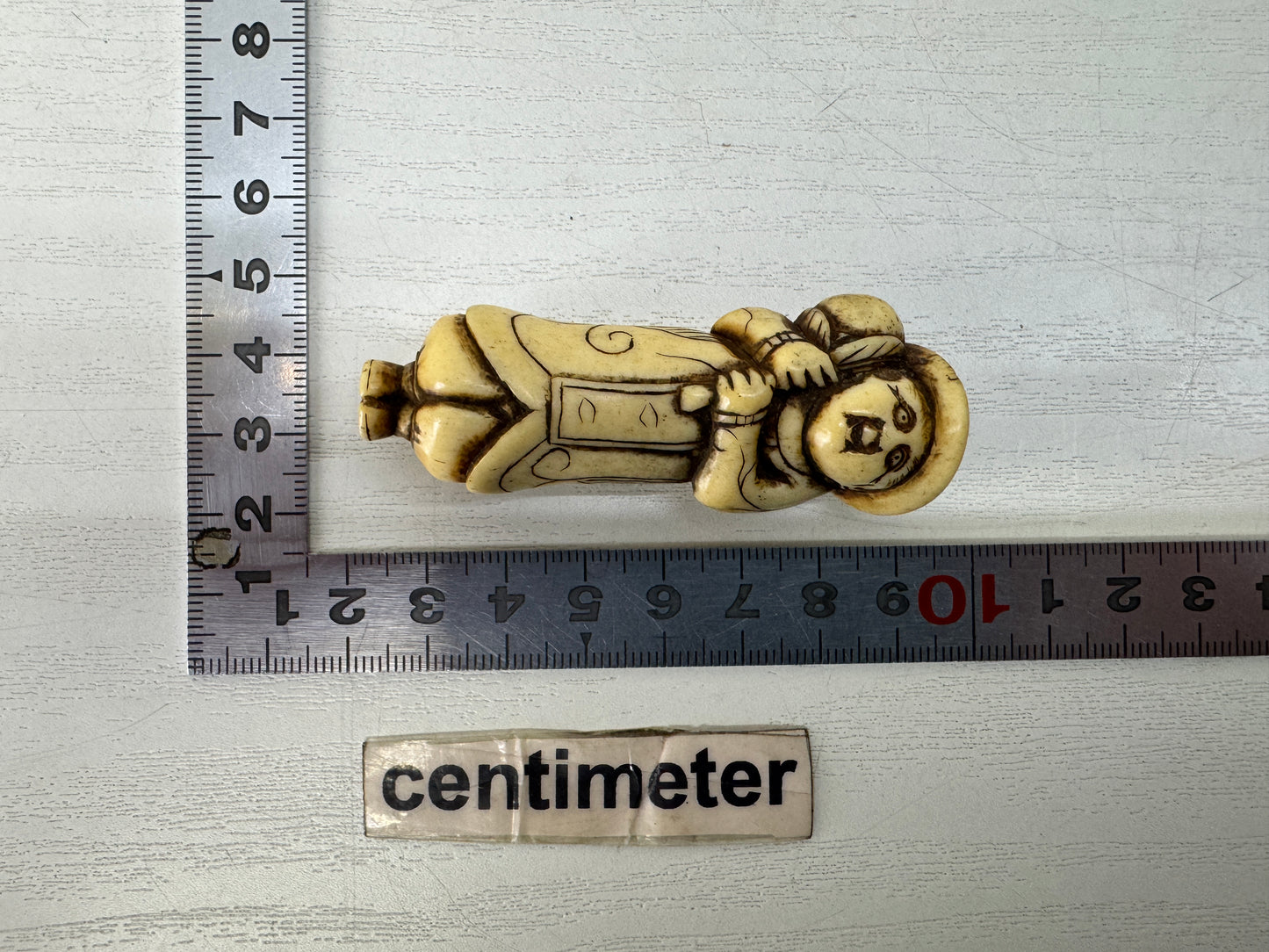 Y10386 NETSUKE Dutchman Kotsu material Japan antique kimono accessory sagemono