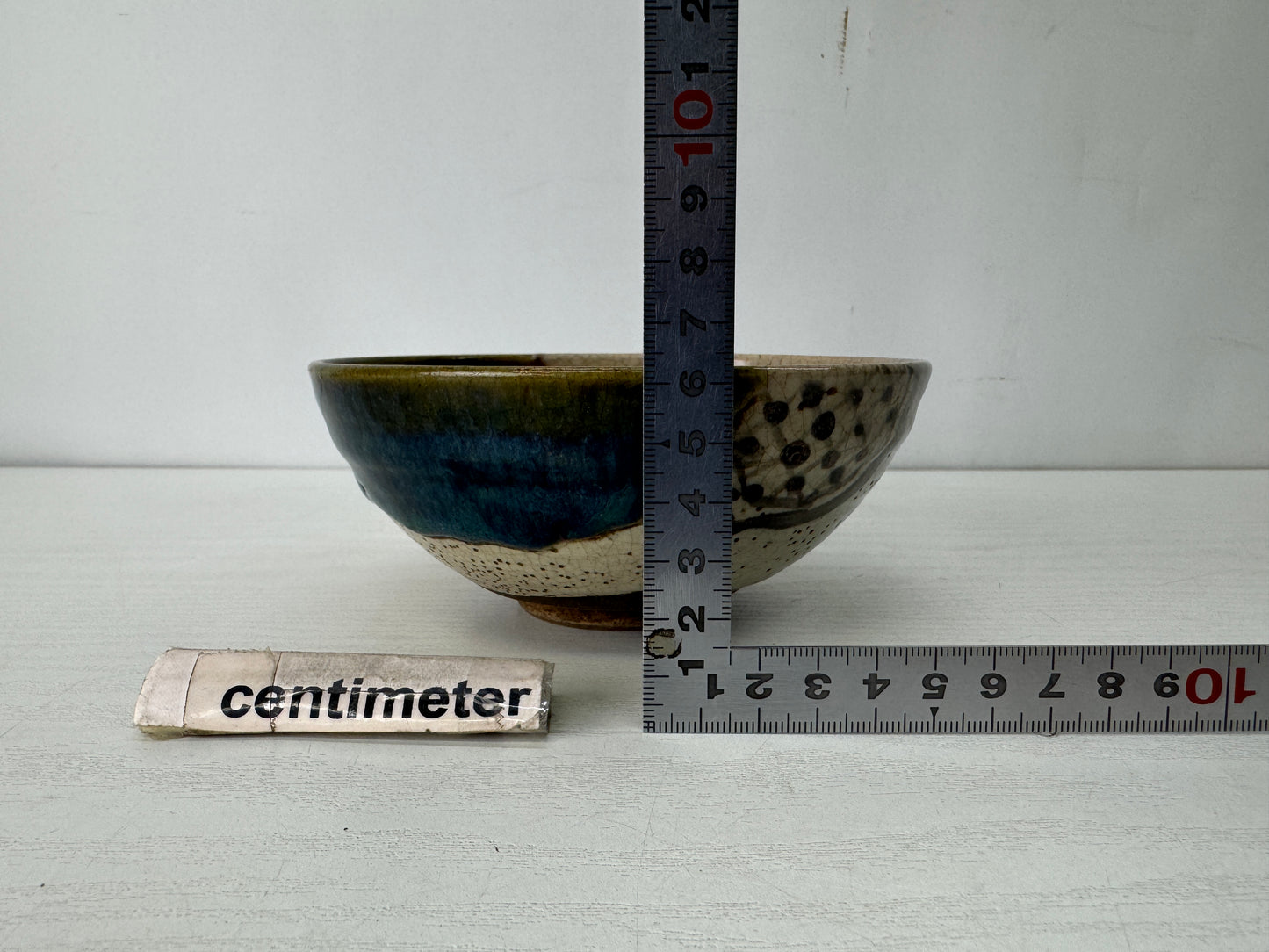 Y10391 CHAWAN Oribe-ware flat bowl signed Japan antique tea ceremony pottery cup