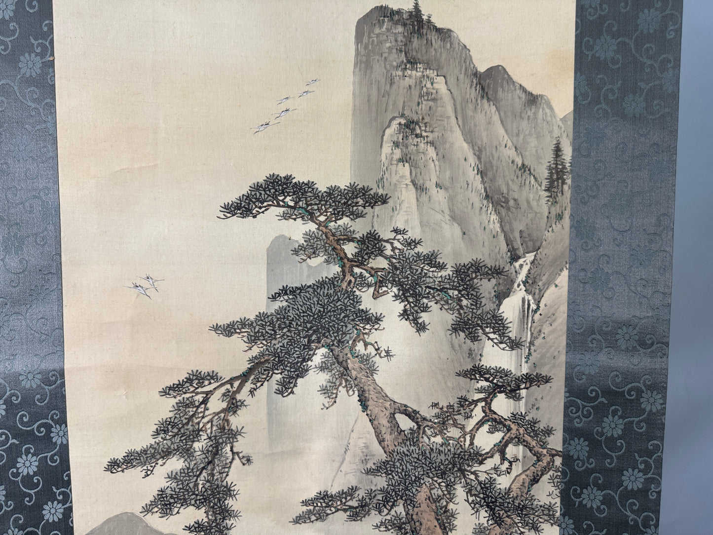 Y10397 KAKEJIKU Hanging scroll Pine Landscape signed box Japan antique interior