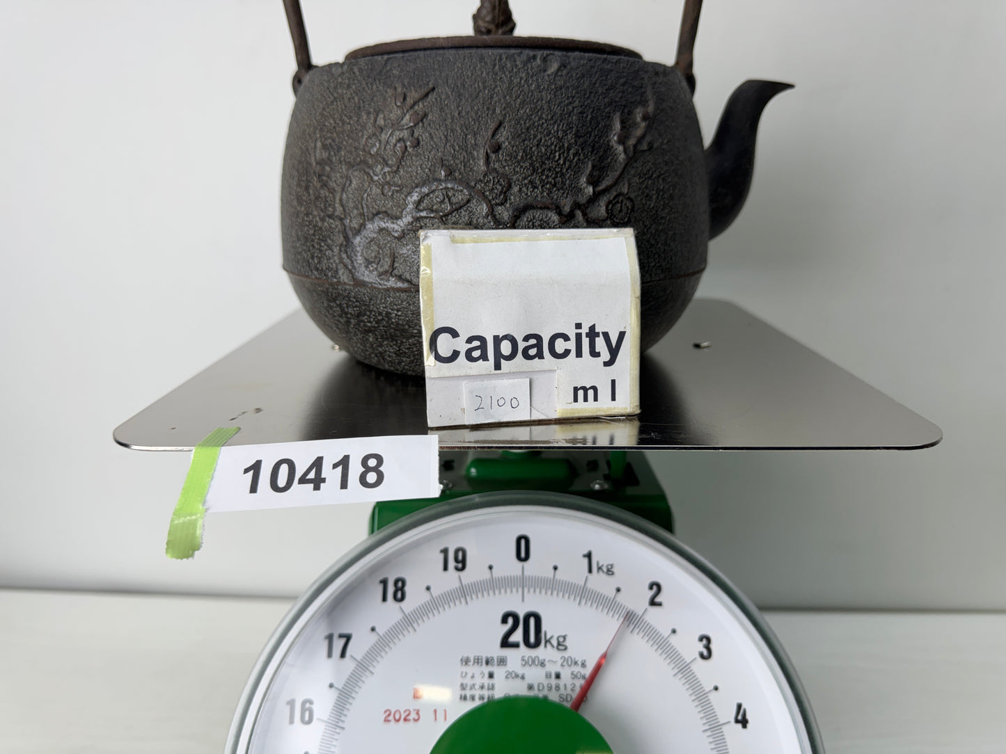 Y10418 TETSUBIN Nambu Iron teapot pot cherry blossom tree signed Japan antique