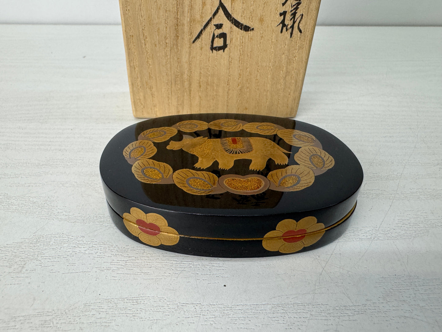 Y10435 BOX Makie signed box Japan antique incense container fragrance aroma