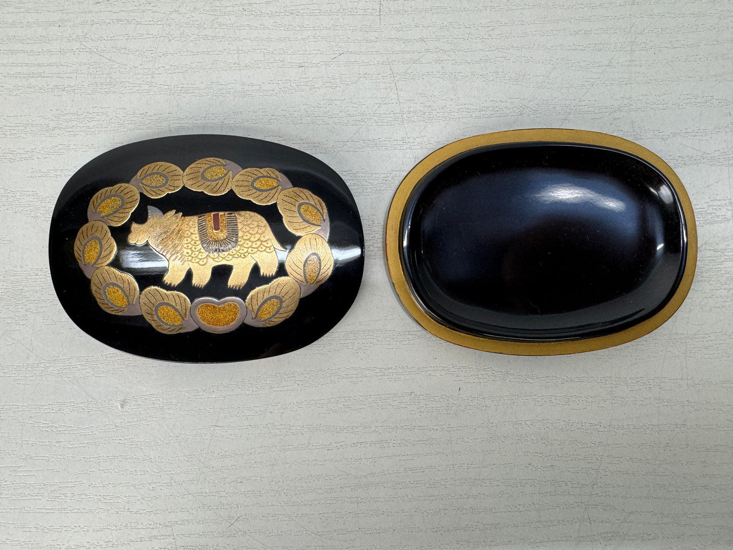 Y10435 BOX Makie signed box Japan antique incense container fragrance aroma