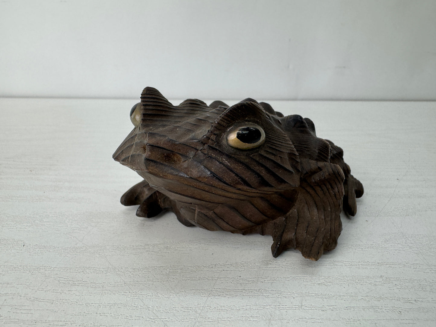 Y10440 OKIMONO wood carving Frog figurine beautiful eyes Japan antique figure