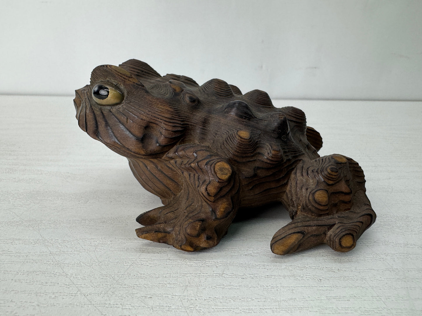 Y10440 OKIMONO wood carving Frog figurine beautiful eyes Japan antique figure