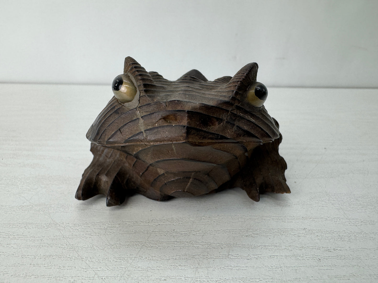 Y10440 OKIMONO wood carving Frog figurine beautiful eyes Japan antique figure