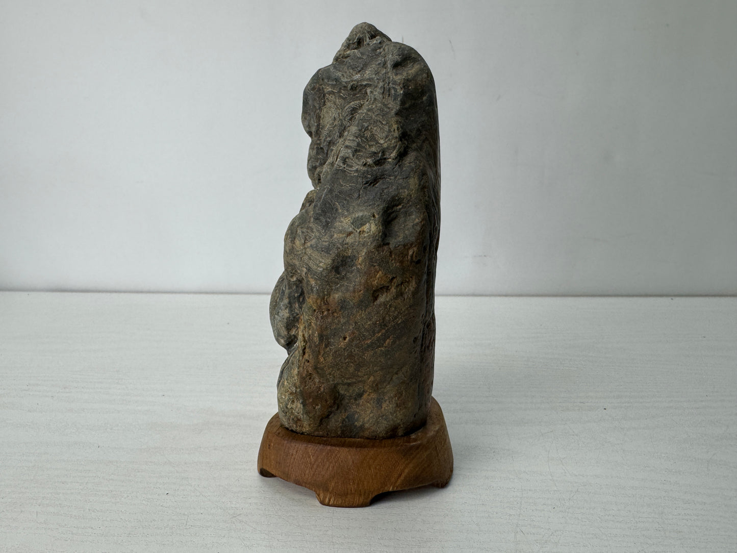 Y10448 OKIMONO Suiseki natural viewing stone wooden stand Japan antique interior