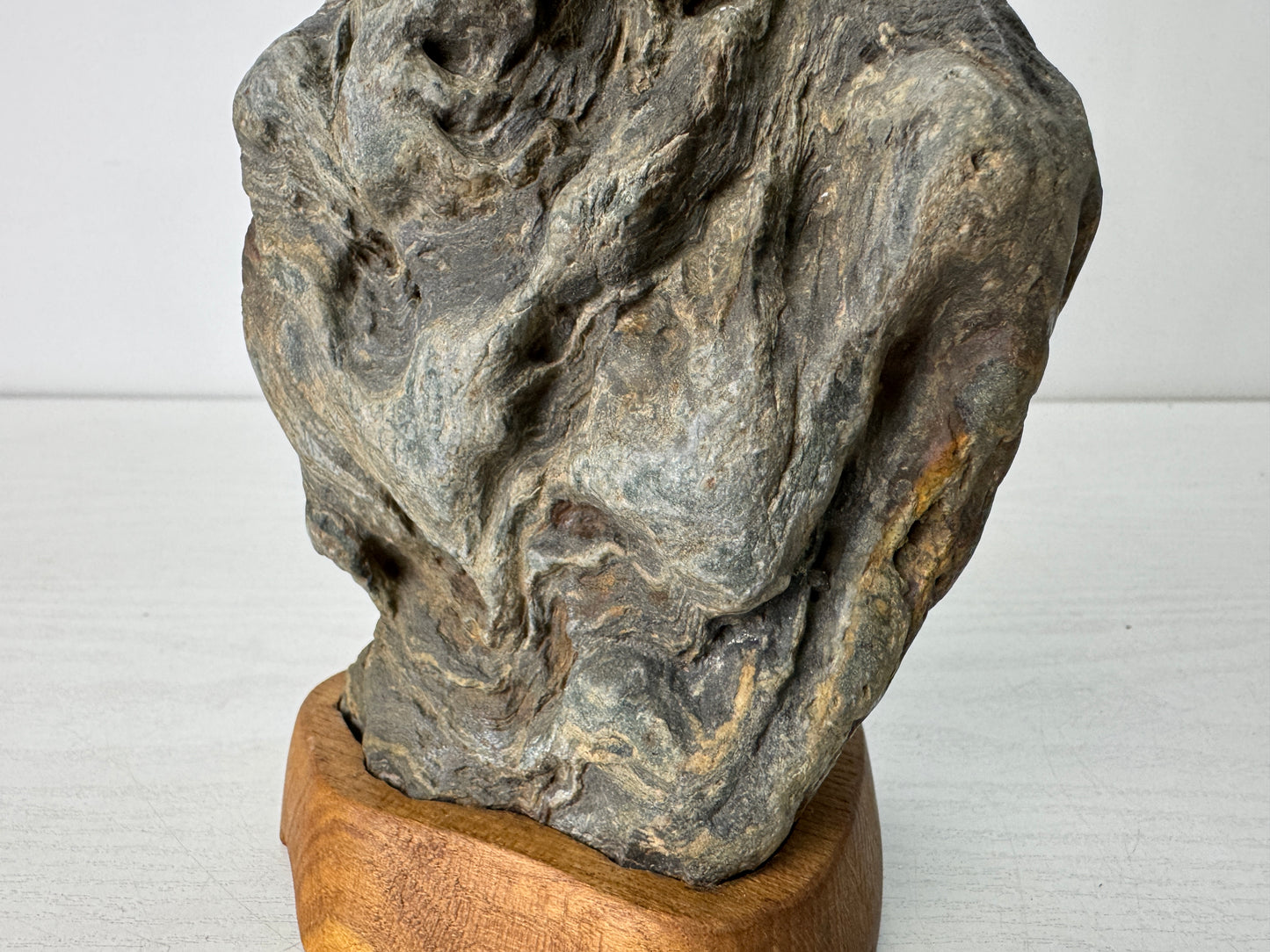 Y10448 OKIMONO Suiseki natural viewing stone wooden stand Japan antique interior
