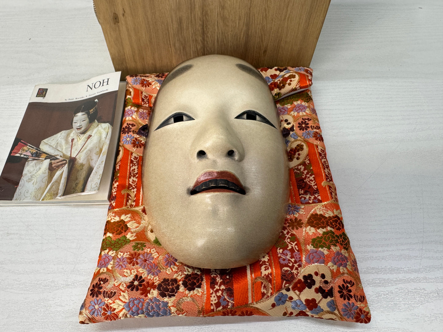 Y10468 NOH MASK wood carving young girl box Japan antique omen men dance drama