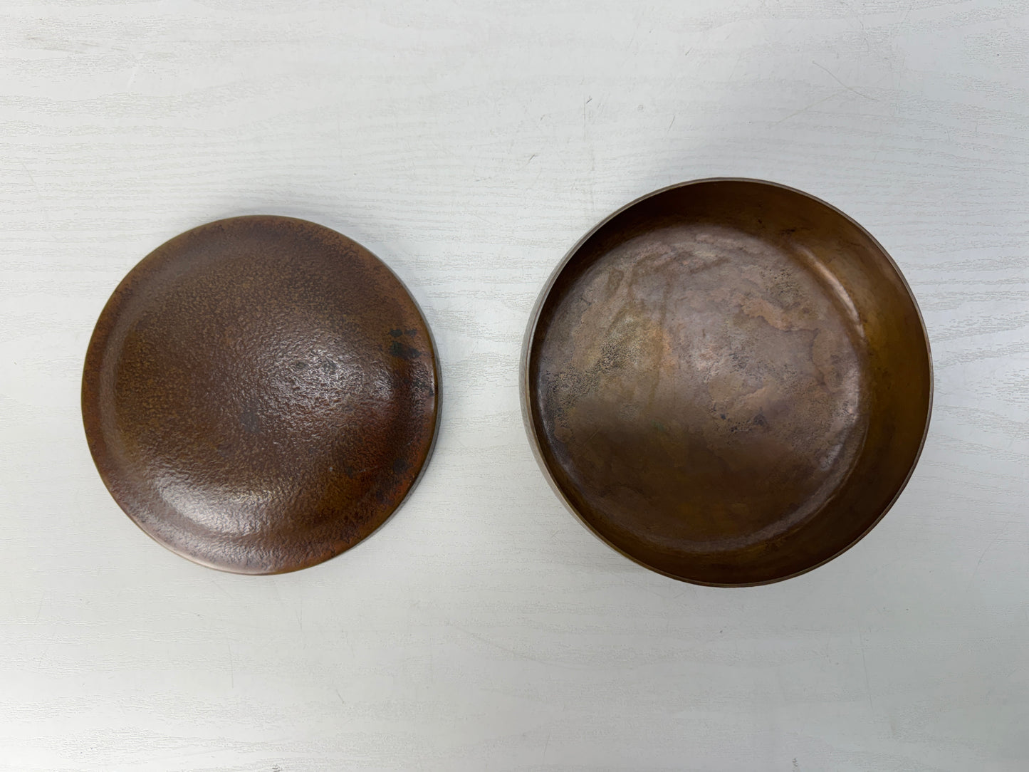 Y10487 CHAWAN copper Confectionery bowl lid box hammered pattern Japan antique