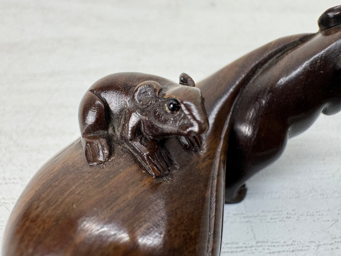 Y10507 NETSUKE wood carving Mouse signed Japan antique kimono accessory sagemono