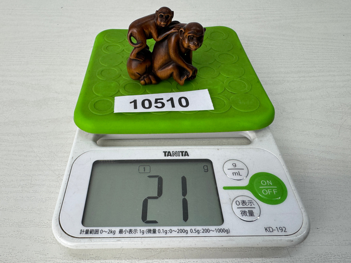 Y10510 NETSUKE wood carving Monkey family signed Japan antique kimono accessory
