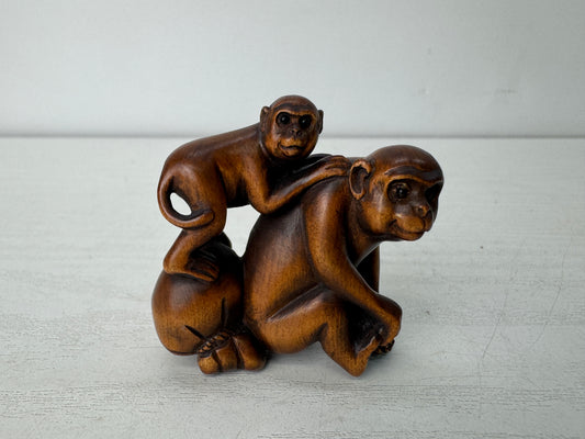 Y10510 NETSUKE wood carving Monkey family signed Japan antique kimono accessory