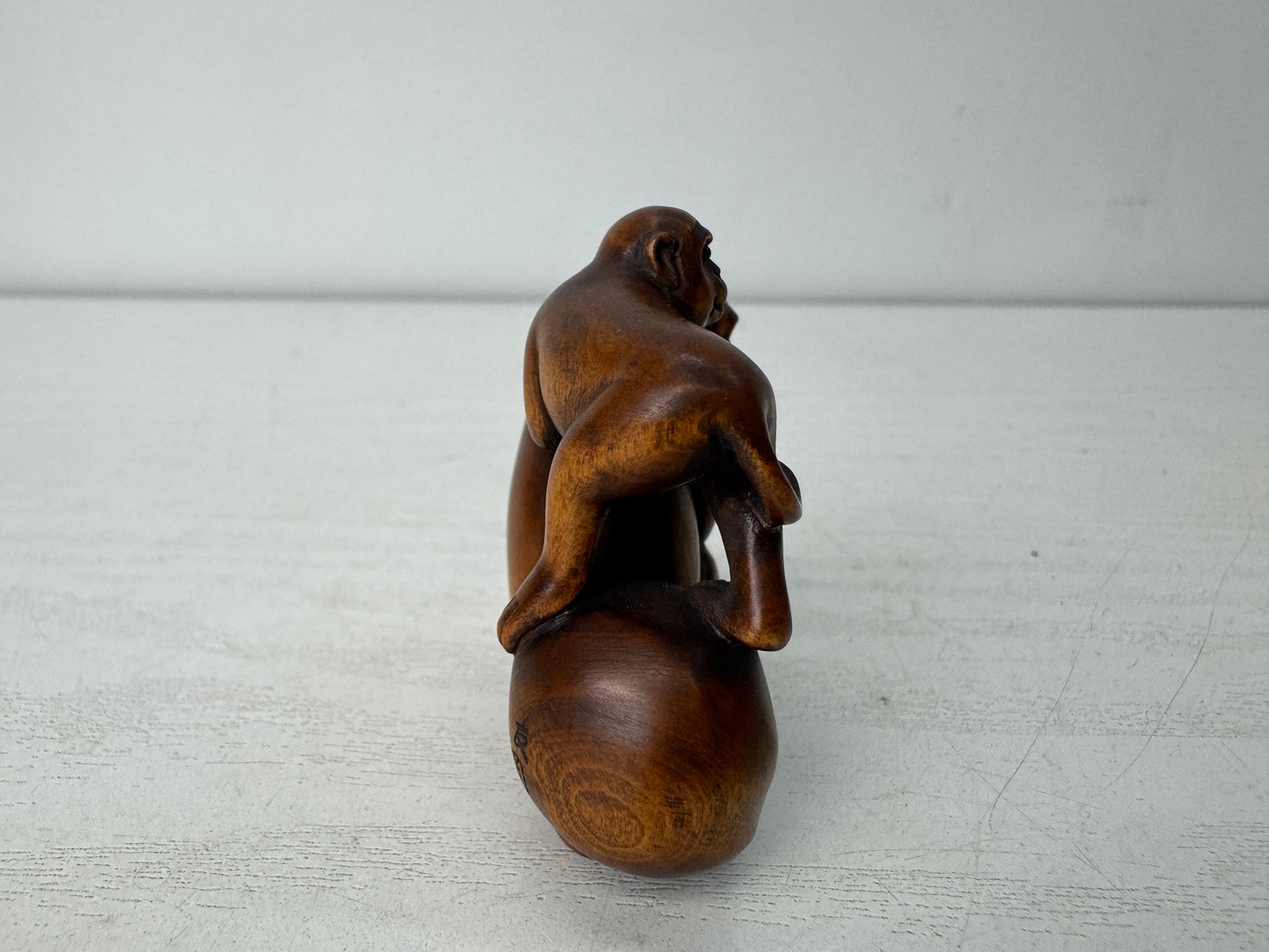 Y10510 NETSUKE wood carving Monkey family signed Japan antique kimono accessory