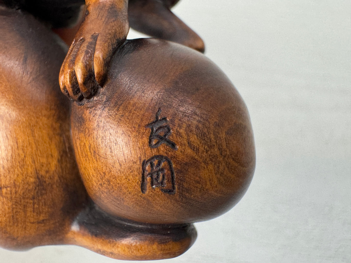 Y10510 NETSUKE wood carving Monkey family signed Japan antique kimono accessory