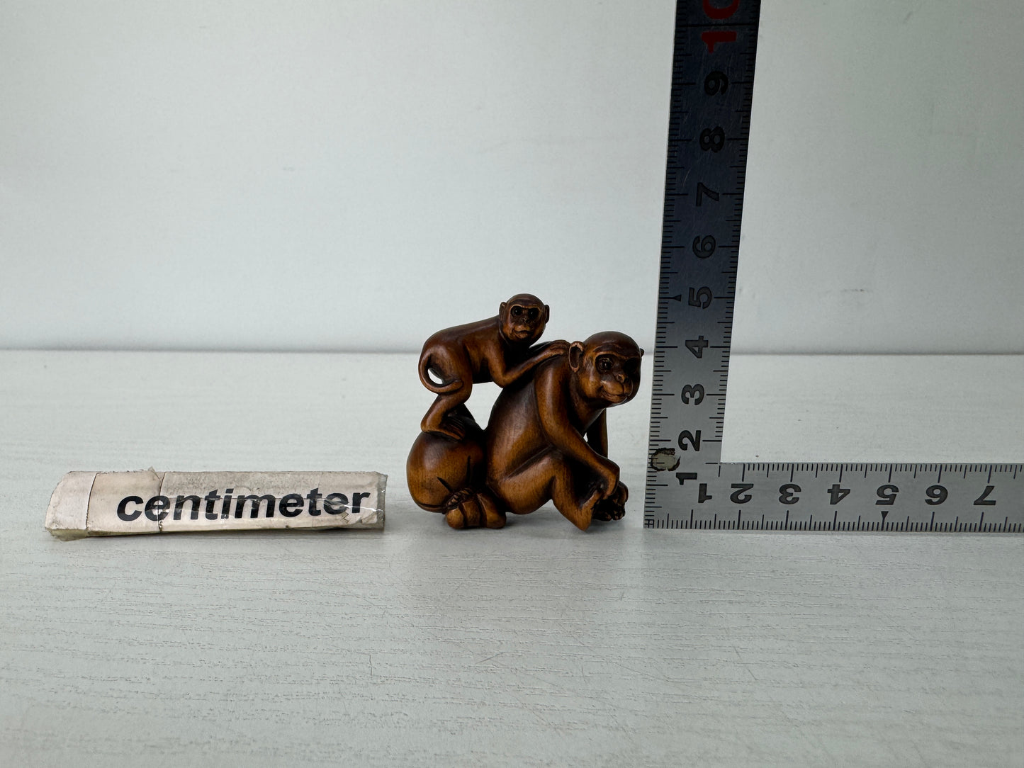 Y10510 NETSUKE wood carving Monkey family signed Japan antique kimono accessory