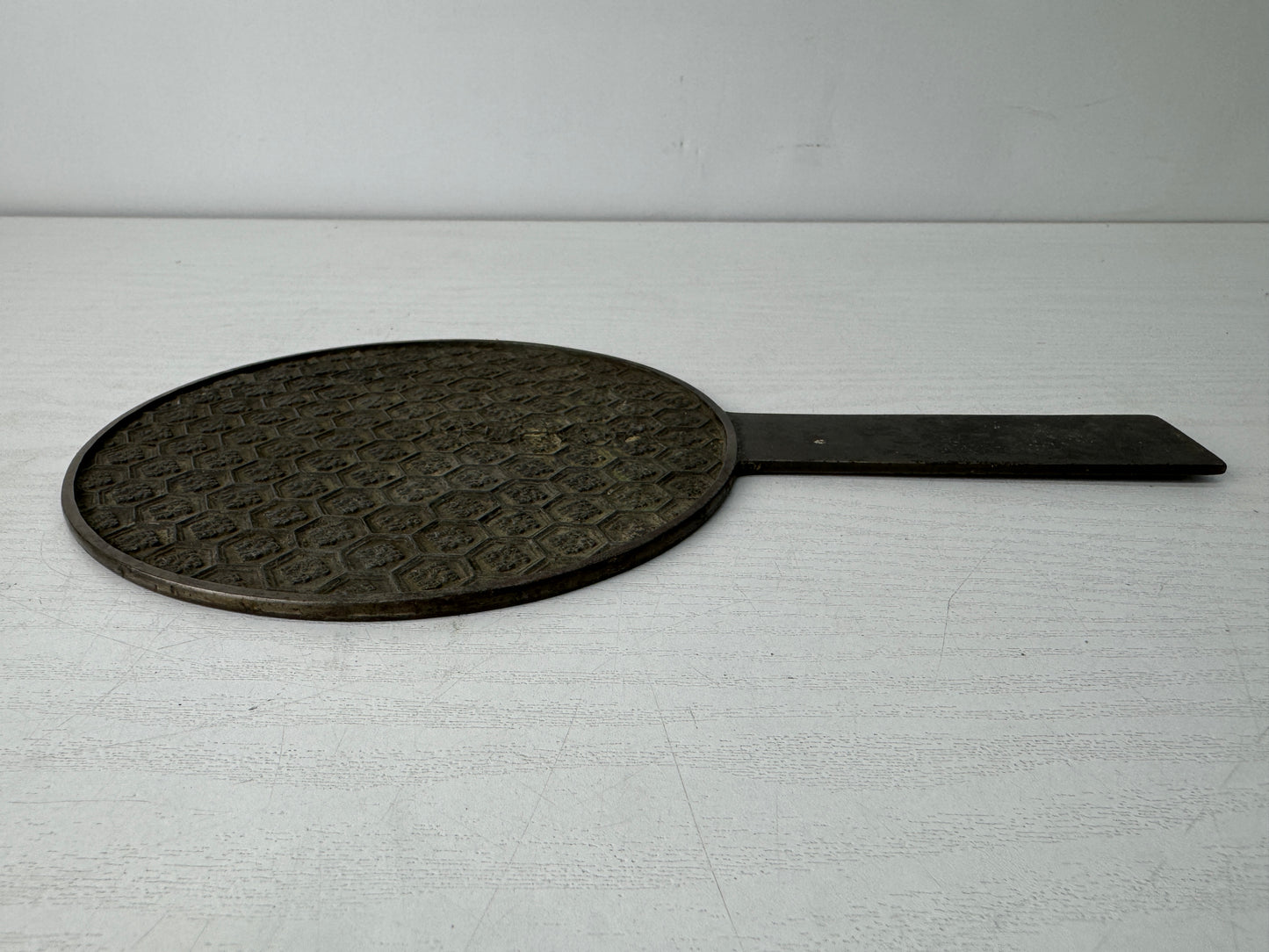 Y10519 KAGAMI Old mirror Tortoise shell pattern signed Japan antique grooming