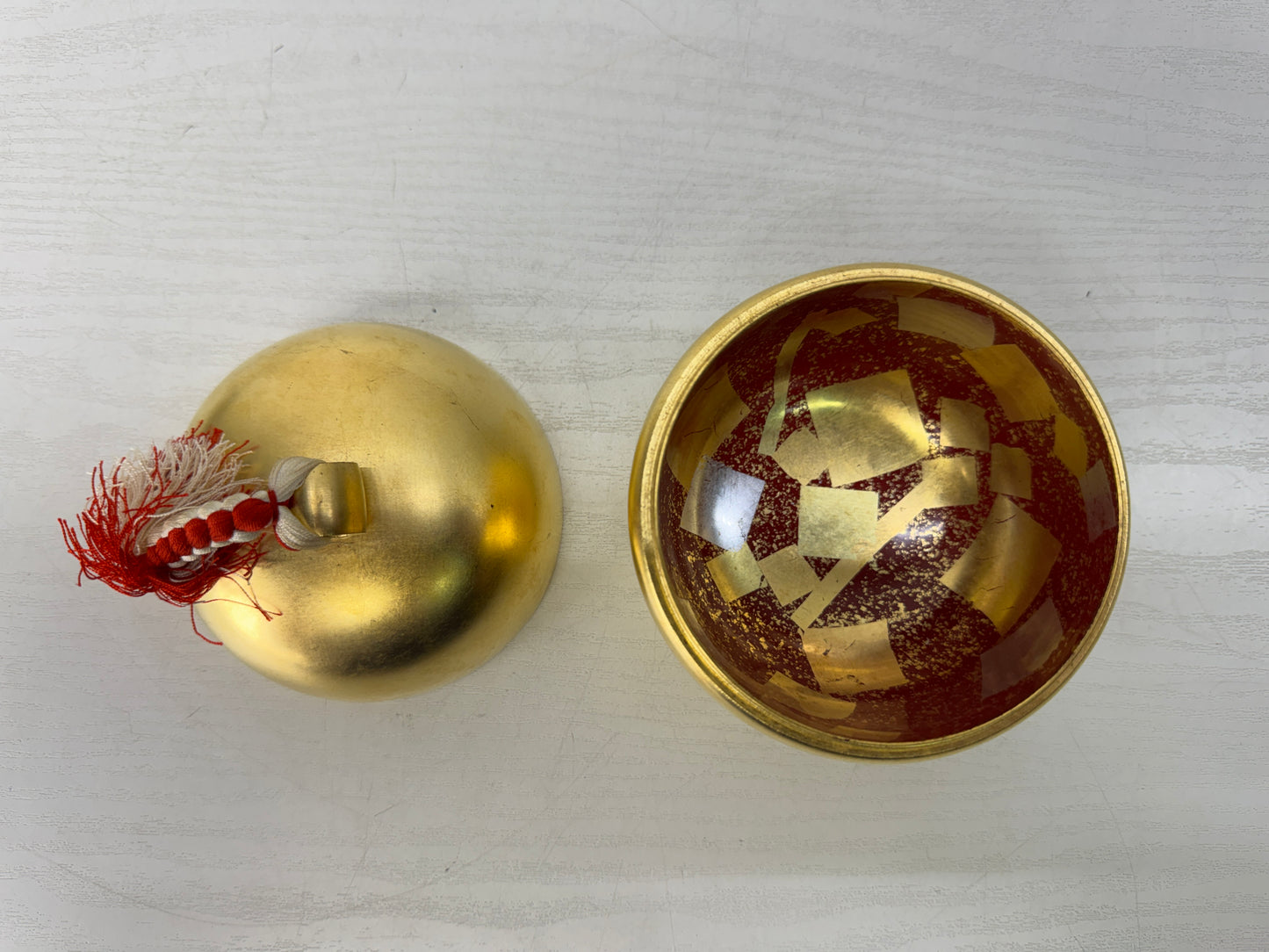 Y10526 BOX Gold Makie Bell accessory case lid signed Japan antique container