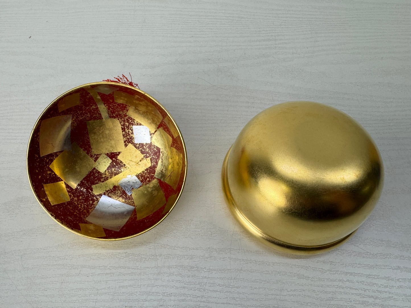 Y10526 BOX Gold Makie Bell accessory case lid signed Japan antique container