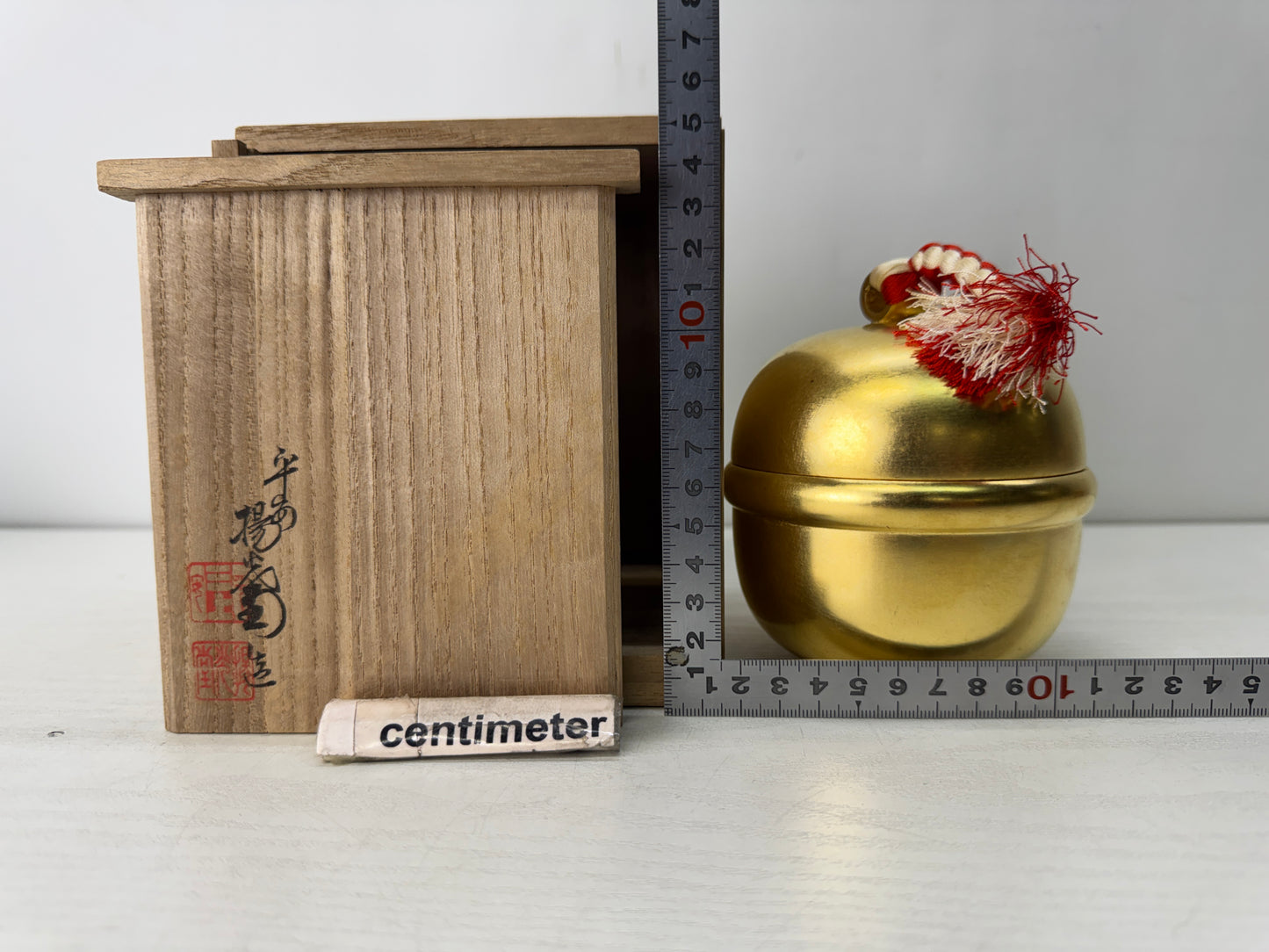 Y10526 BOX Gold Makie Bell accessory case lid signed Japan antique container