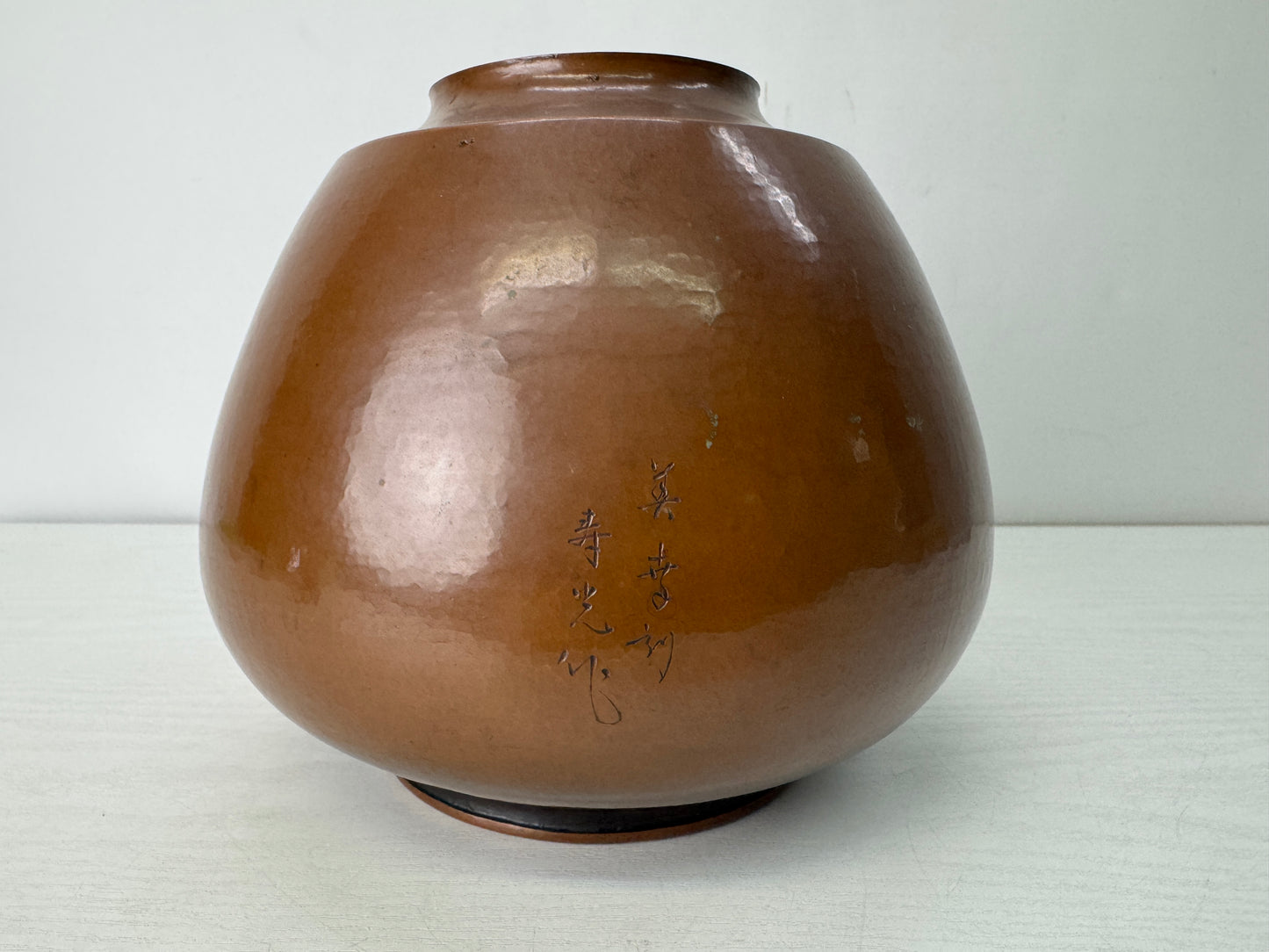 Y10530 FLOWER VASE Copper signed hammered finish engraved Japan antique ikebana