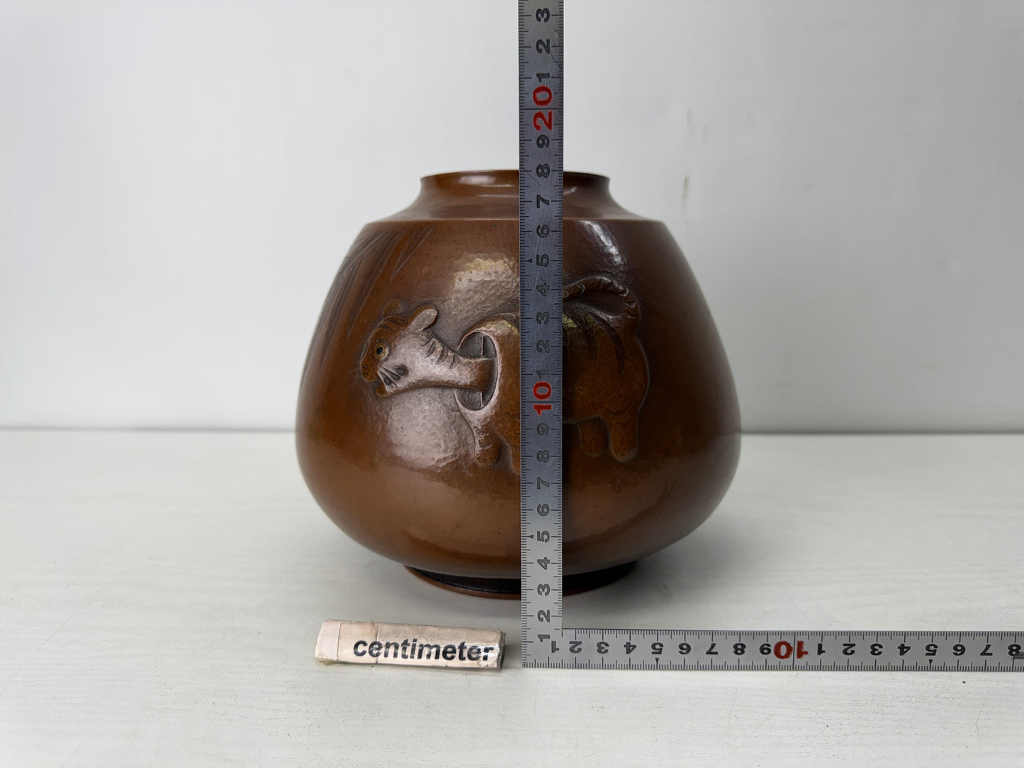 Y10530 FLOWER VASE Copper signed hammered finish engraved Japan antique ikebana