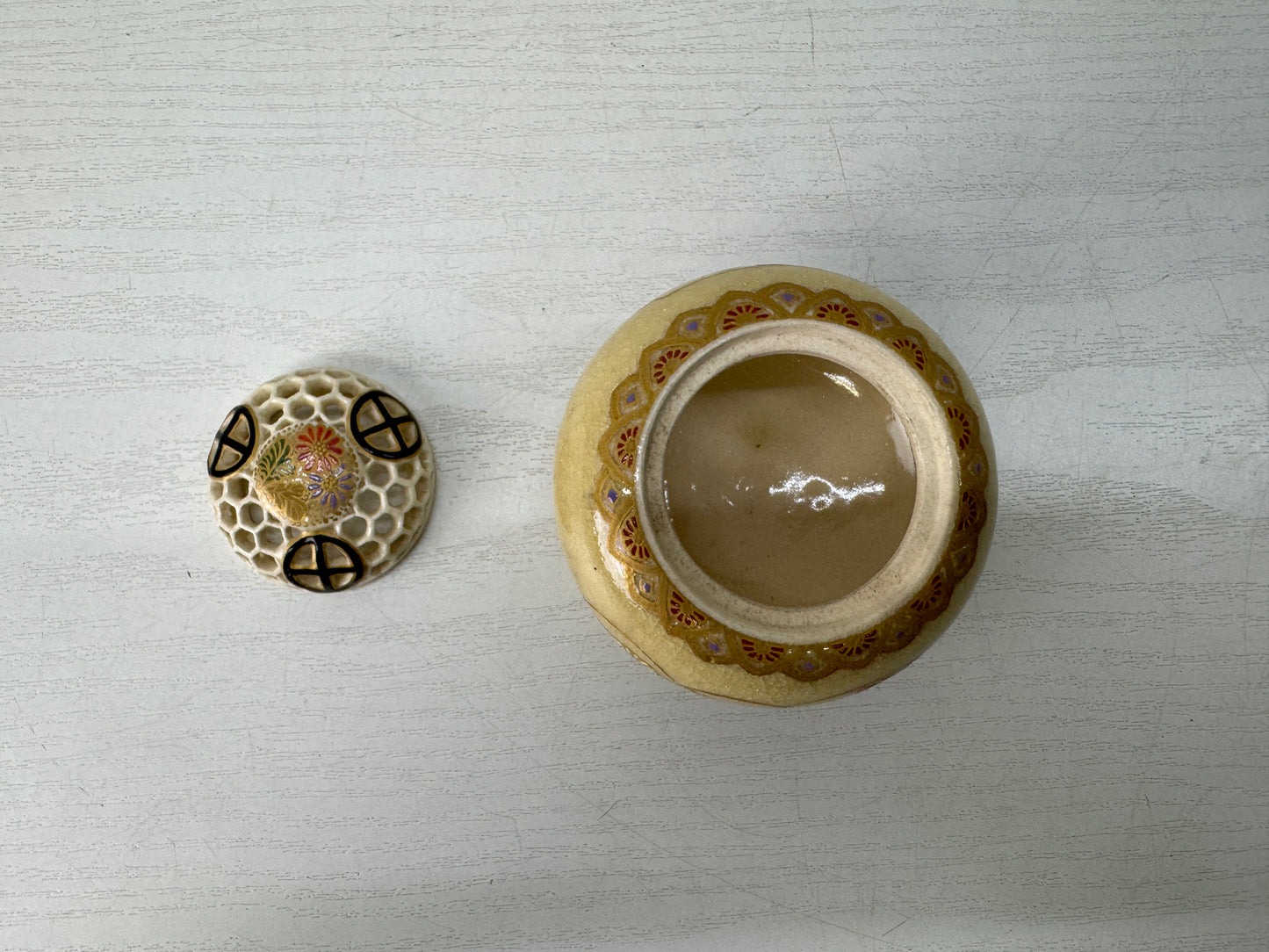Y10579 KOURO Satsuma-ware small signed Japan antique incense burner aromatherapy
