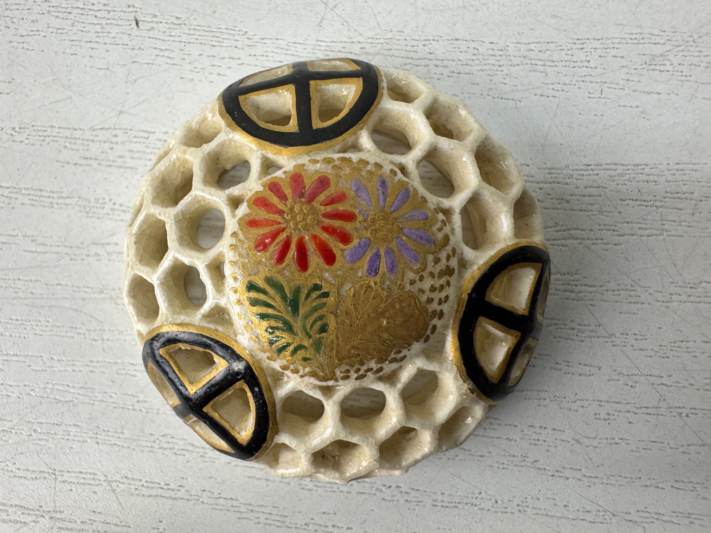 Y10579 KOURO Satsuma-ware small signed Japan antique incense burner aromatherapy
