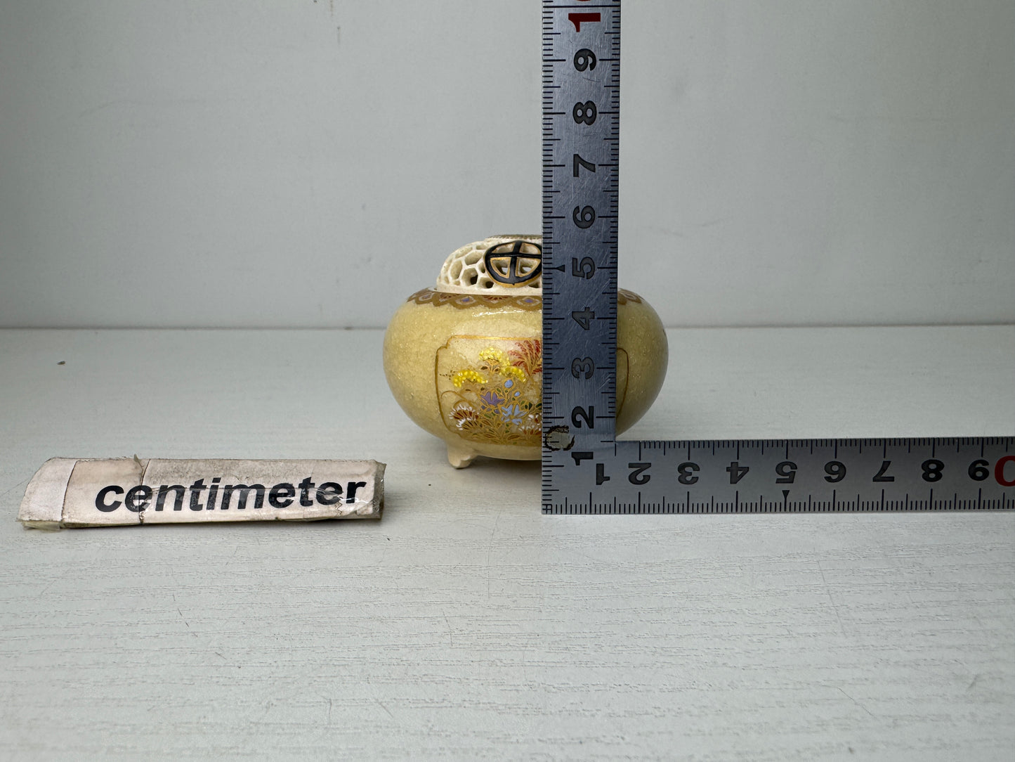 Y10579 KOURO Satsuma-ware small signed Japan antique incense burner aromatherapy