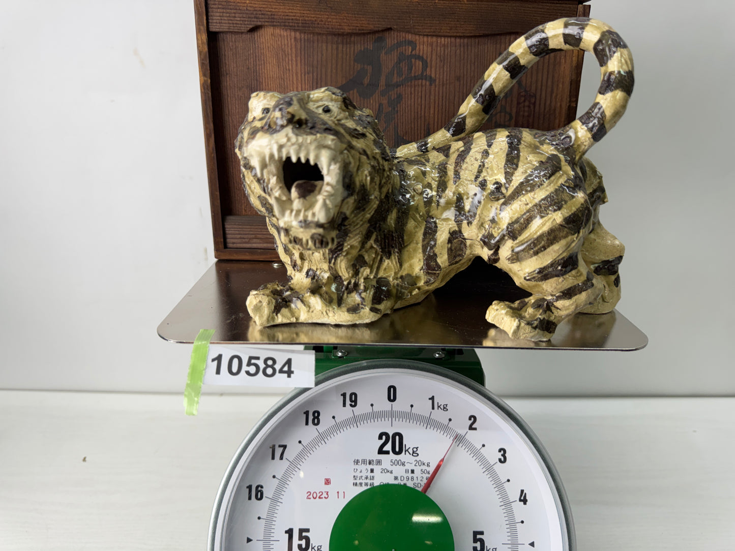 Y10584 OKIMONO Seto-ware Tiger figurine signed box Japan antique interior decor