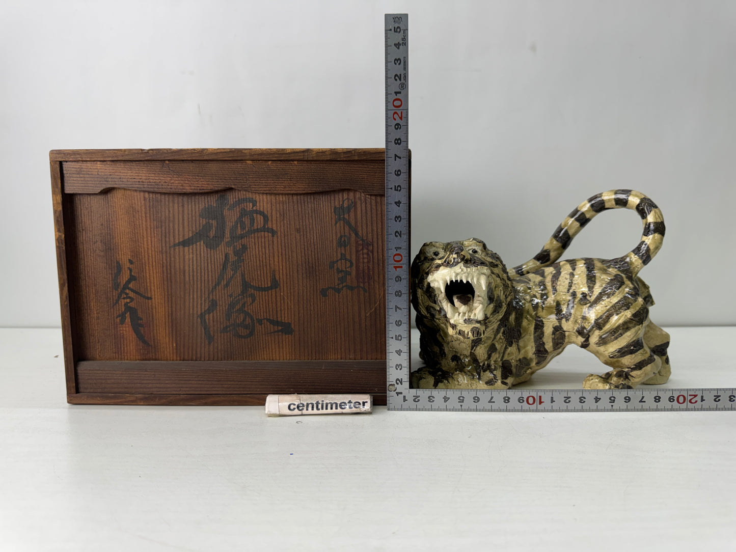 Y10584 OKIMONO Seto-ware Tiger figurine signed box Japan antique interior decor