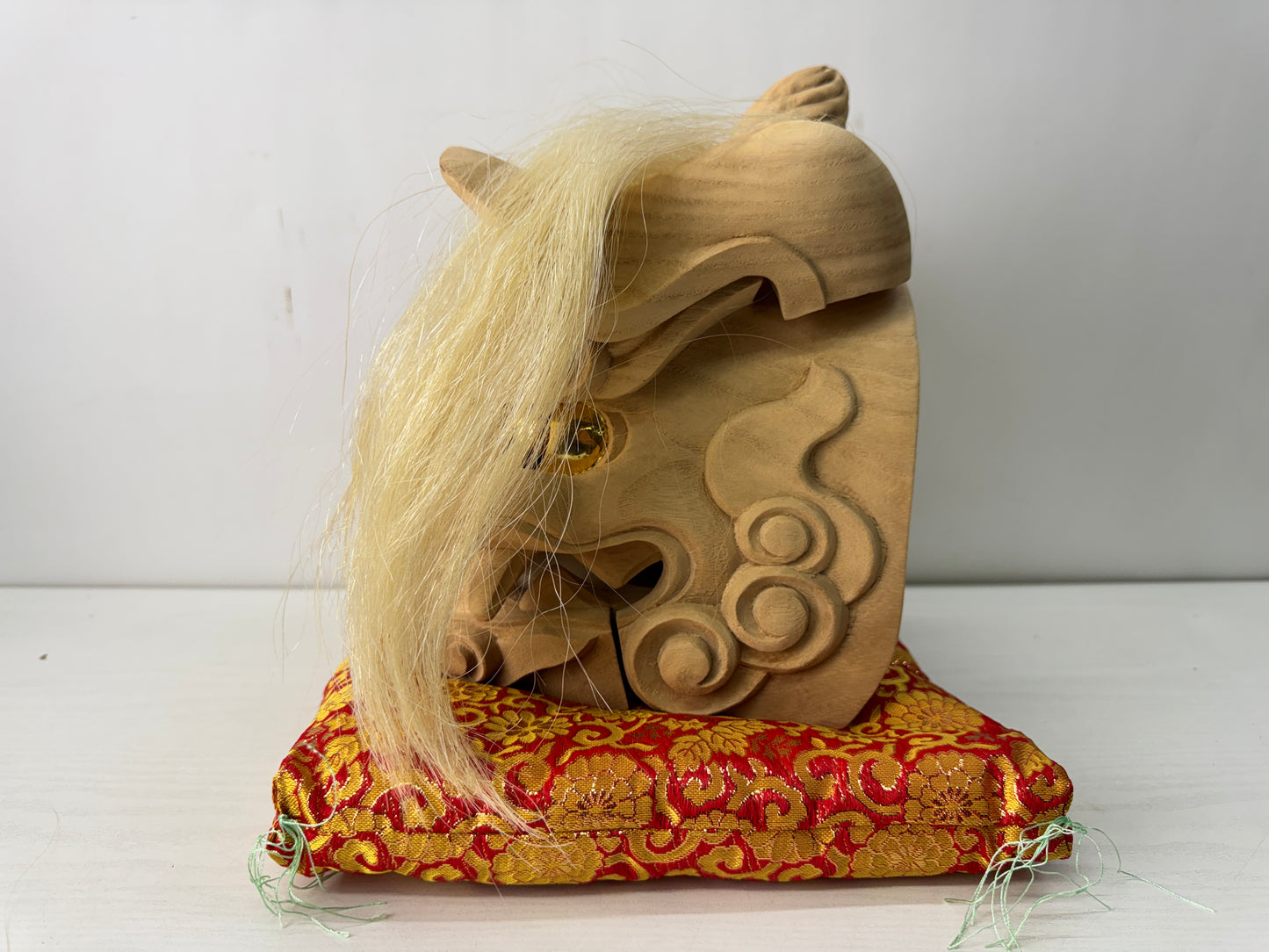 Y10585 OKIMONO Inami wood carving Shishimai lion dance signed box Japan antique