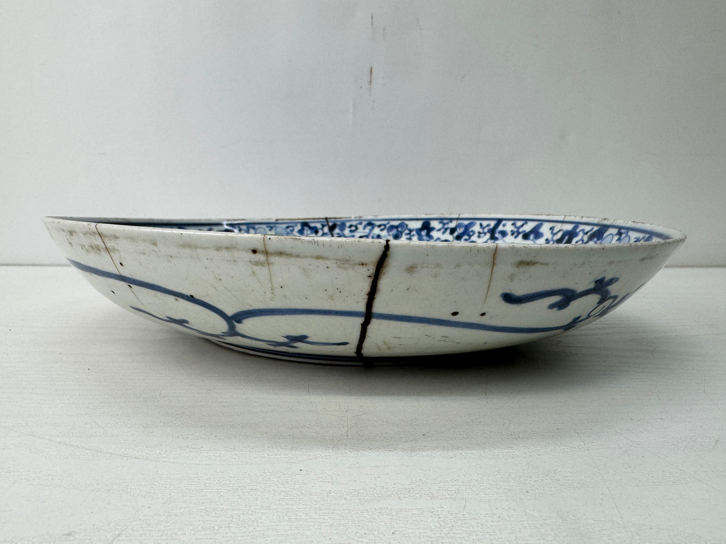 Y10618 DISH Koimari Platter kintsugi signed floral arabesque Japan antique plate