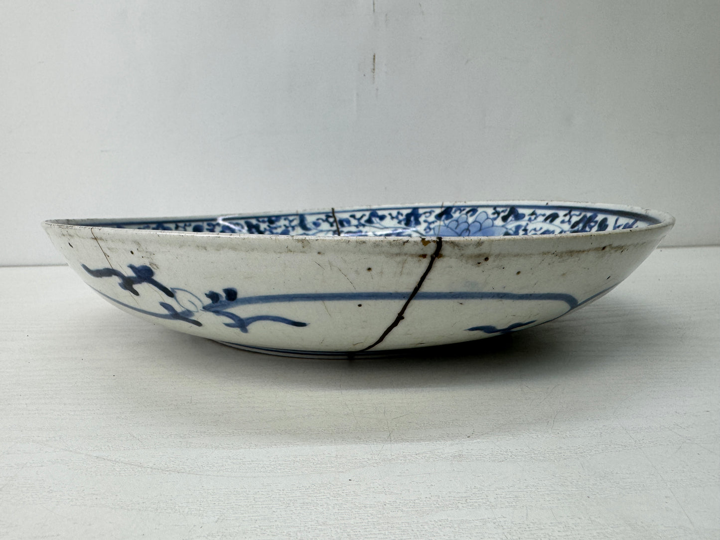 Y10618 DISH Koimari Platter kintsugi signed floral arabesque Japan antique plate