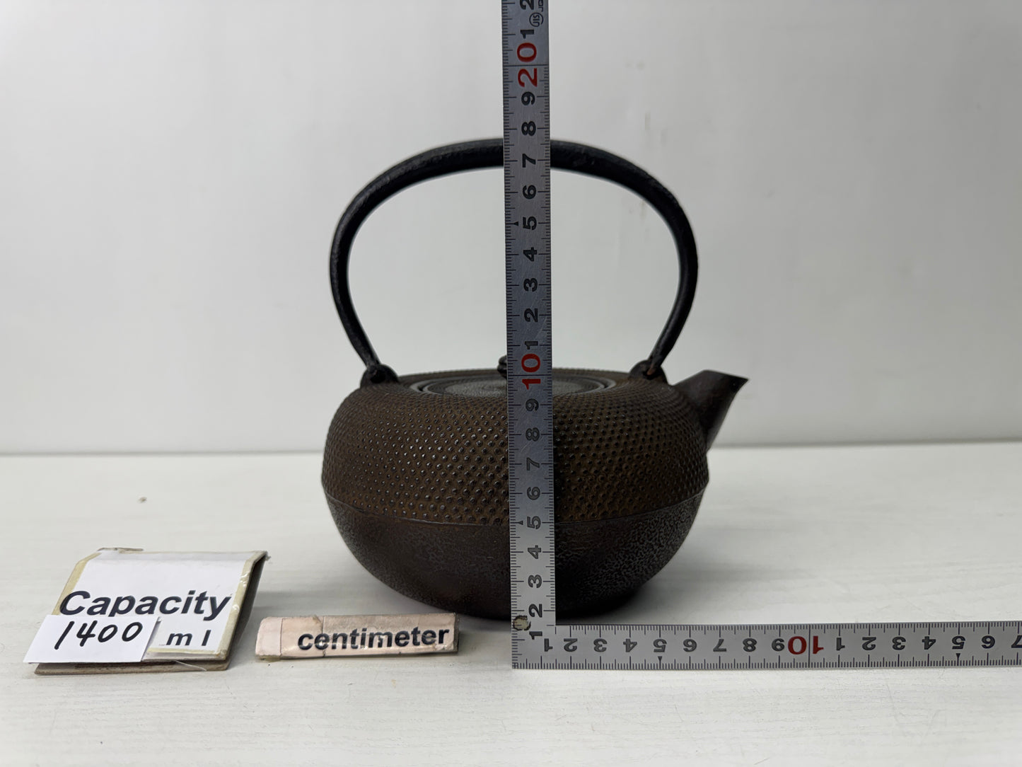 Y10622 TETSUBIN Nanbu Iron kettle teapot pot Arare pattern signed Japan antique