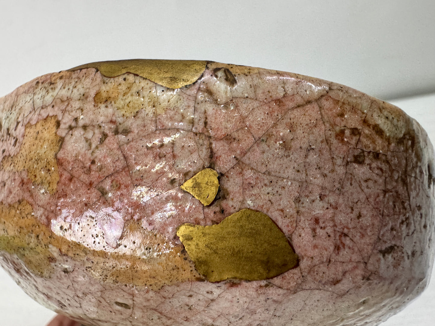Y10635 CHAWAN Raku-ware red flat bowl signed Japan antique tea ceremony pottery