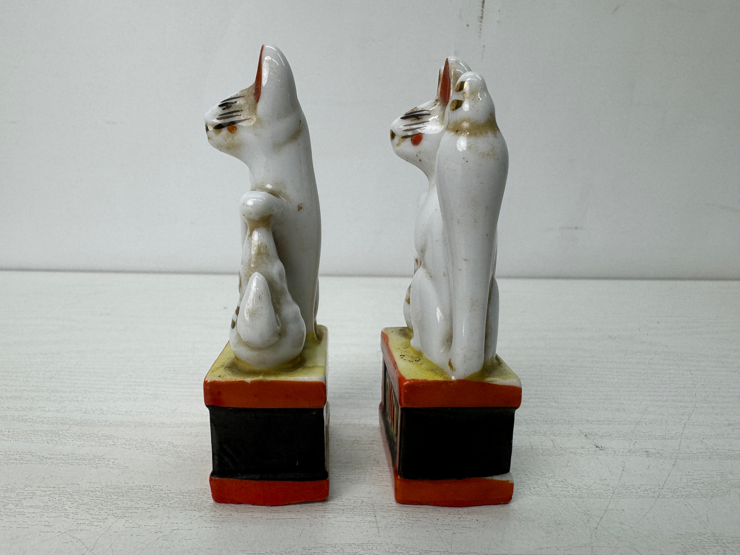 Y10650 OKIMONO Inari fox figurine pair ceramic Japan antique interior decor