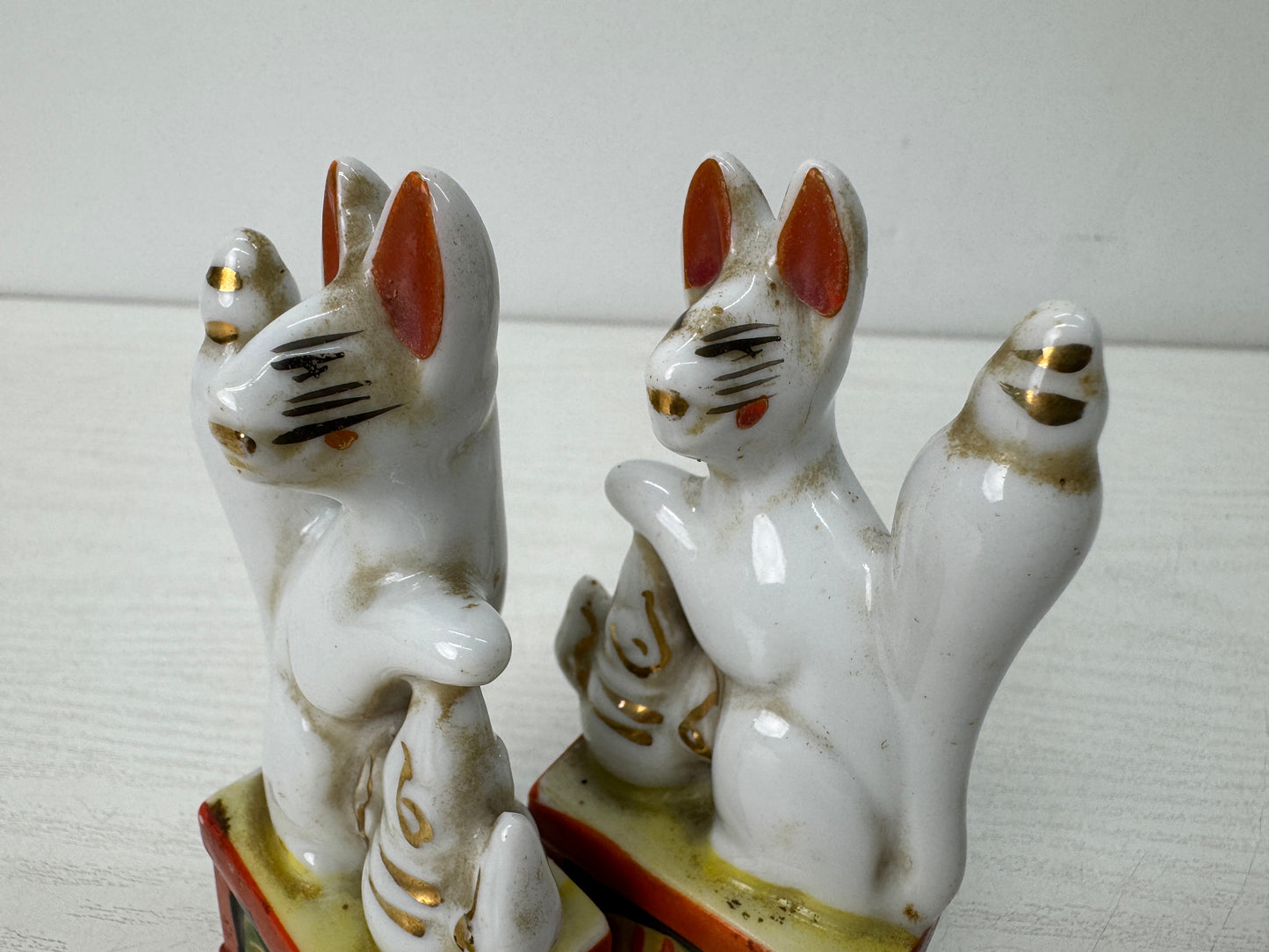 Y10650 OKIMONO Inari fox figurine pair ceramic Japan antique interior decor