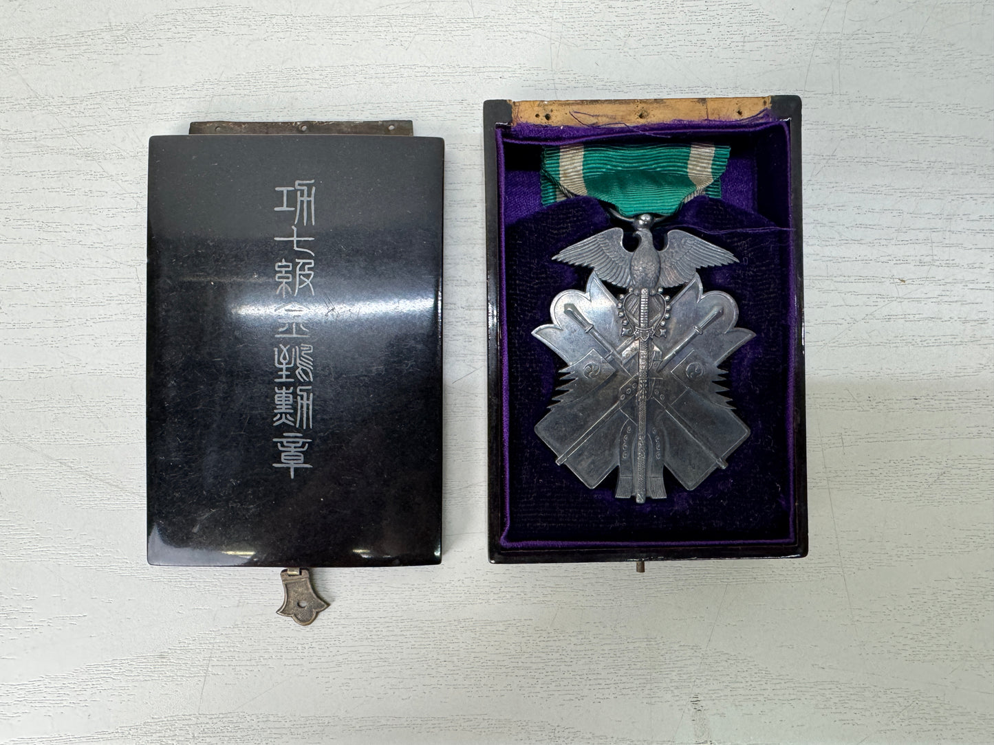 Y10654 KUNSHO Order of the Golden Kite box military medal Japan WW2 vintage